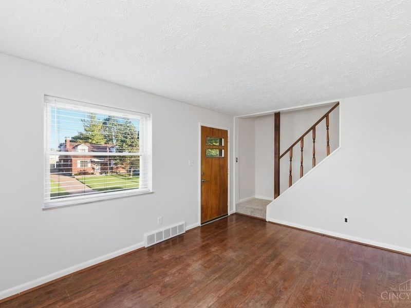 8546 Darnell Avenue, Sycamore Township, OH 45236 Photo 9