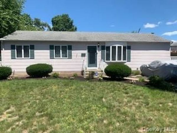 48 Ellen Street, Bay Shore, NY 11706