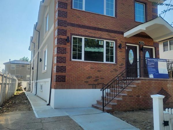 121-28 172 ST Street, Baisley Park, NY 11434