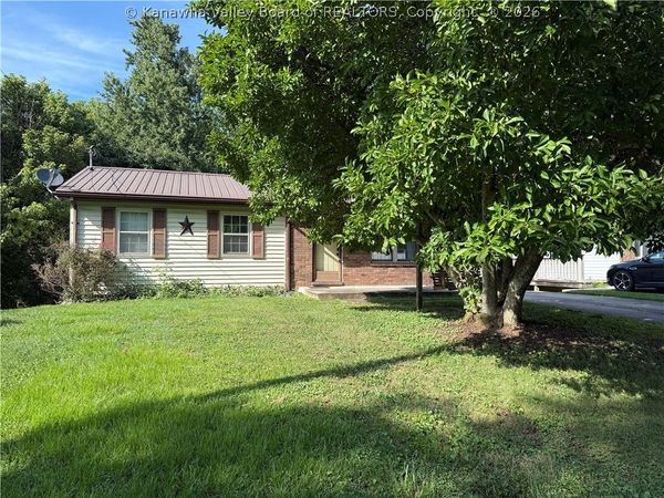107 Nutmeg Street, Eleanor, WV 25070