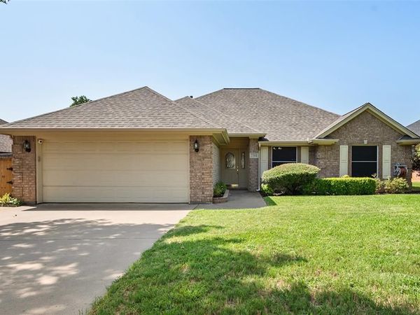 1104 Starling Court, Burleson, TX 76028