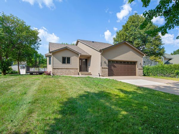 1676 Castle Drive, North Mankato, MN 56003