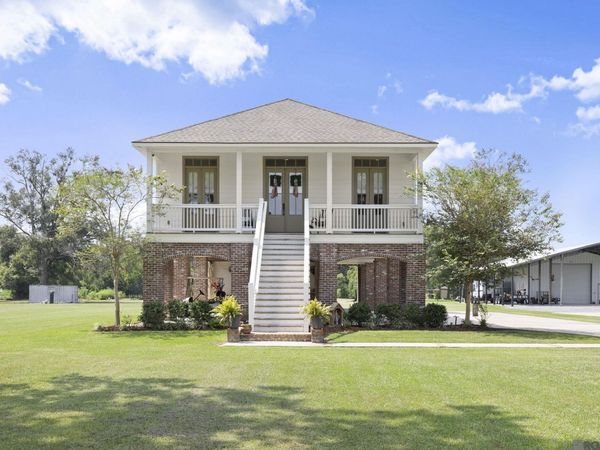 45343 John Sheets Rd, St Amant, LA 70774