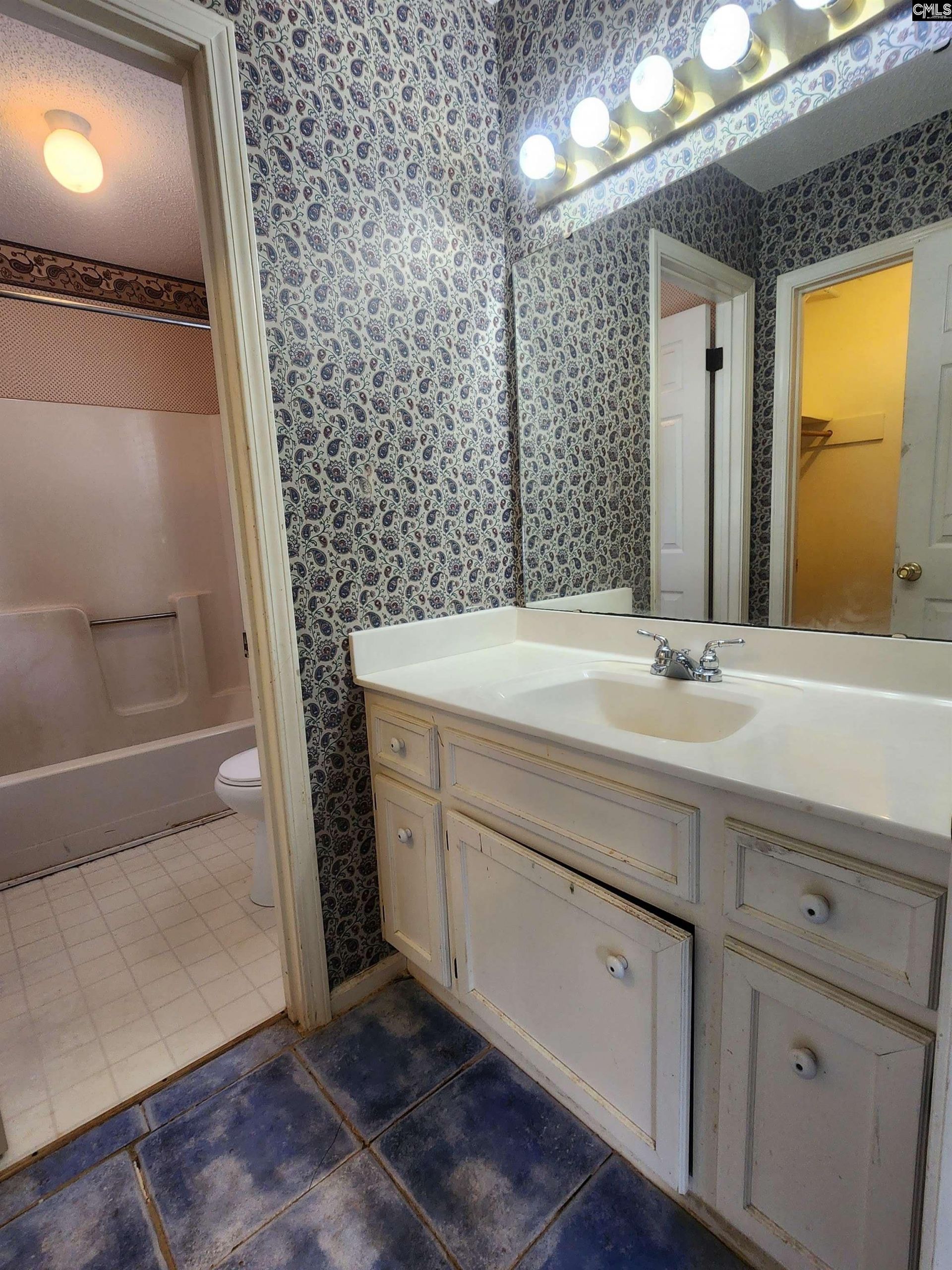 303 Autumn Hill Lane Photo 11