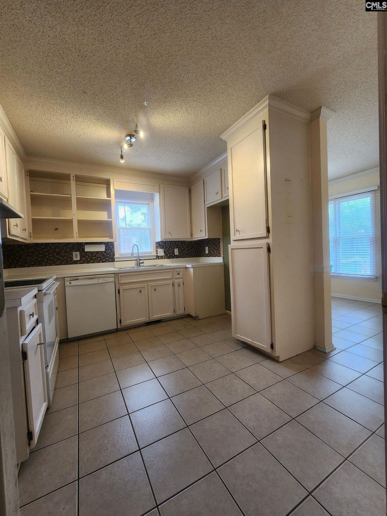 303 Autumn Hill Lane Photo 4