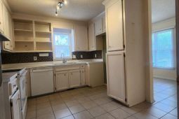303 Autumn Hill Lane photo 4