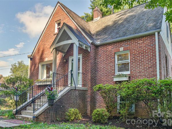 64 Arthur Road, Asheville, NC 28806
