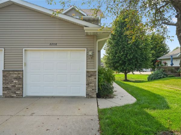 2208 49th St , Marion, IA 52302