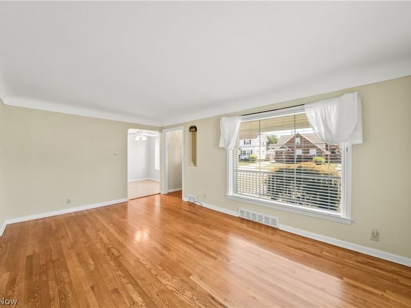 7902 Dorothy Avenue, Parma, OH 44129 Photo 5