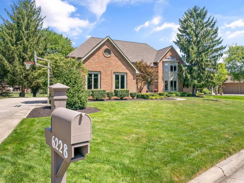 6228 Inverurie Drive W, Dublin, OH 43017 Photo 2