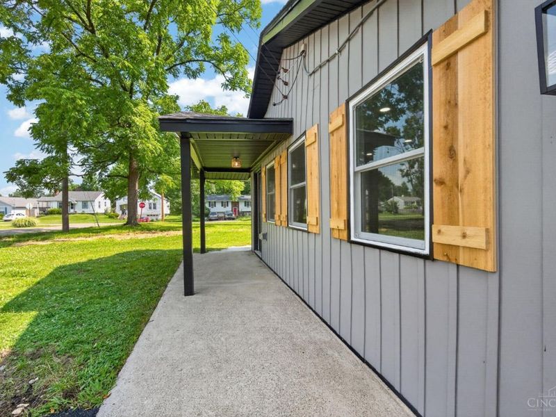 8812 Pine Road, Sycamore Township, OH 45242 Photo 2