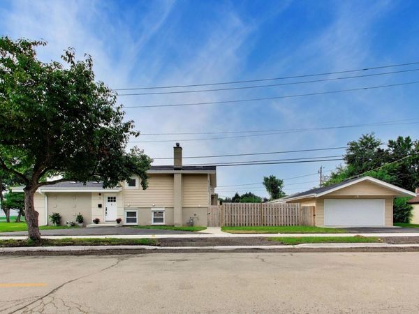 3 W White Oak Street , Arlington Heights, IL 60005