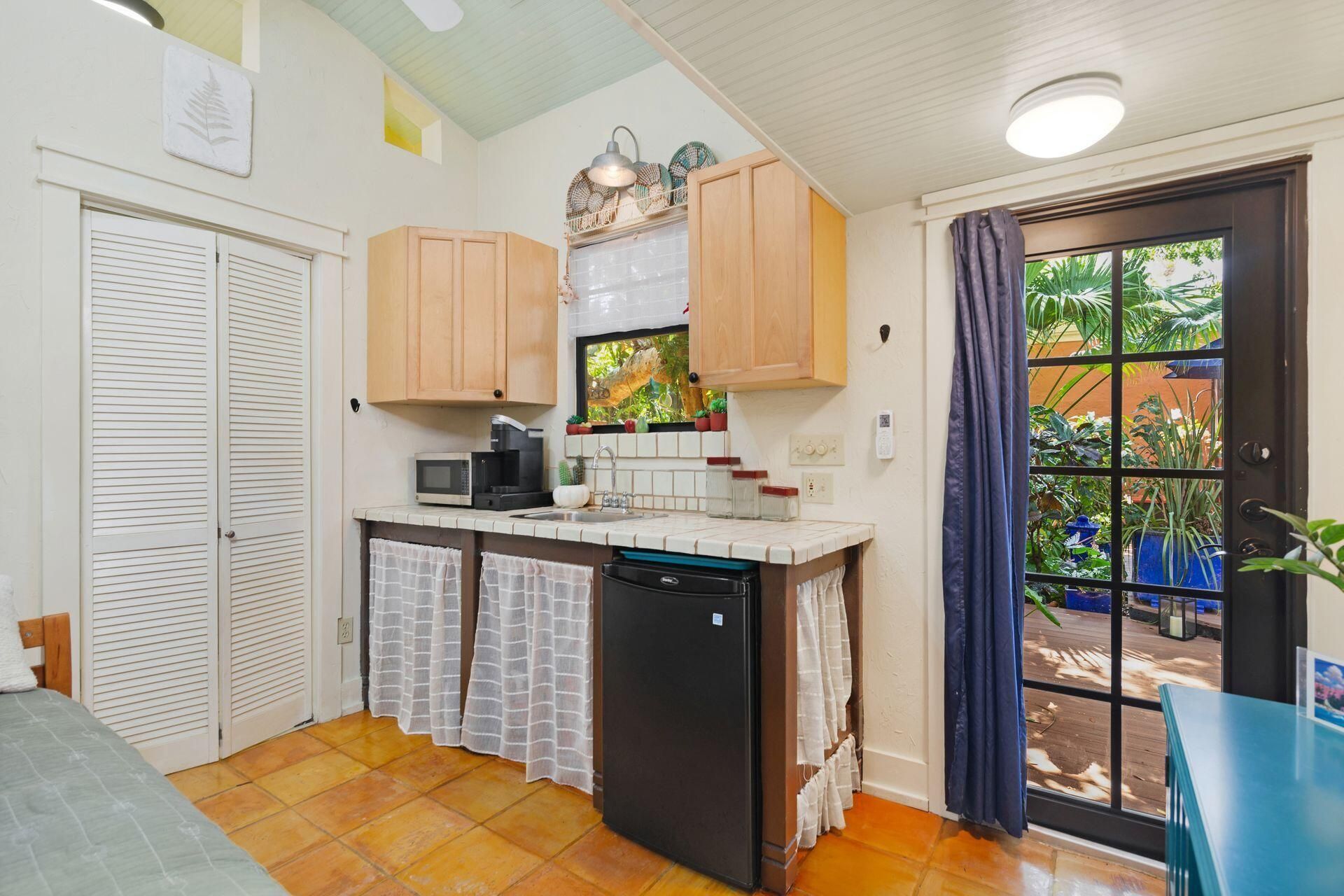 728 Palm Street, West Palm Beach, FL 33401 Photo