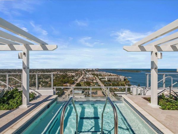 220 Lake Shore Drive, Unit 813, Lake Park, FL 33403