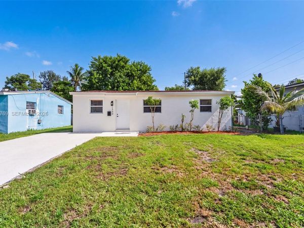 1583 NE 152nd St , North Miami Beach, FL 33162
