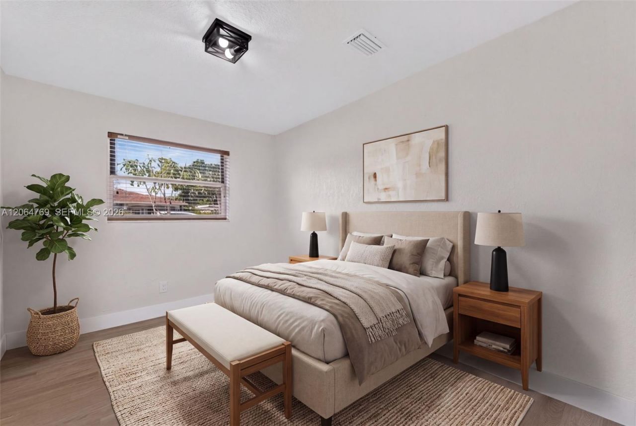 1583 NE 152nd St, North Miami Beach, FL 33162 Photo