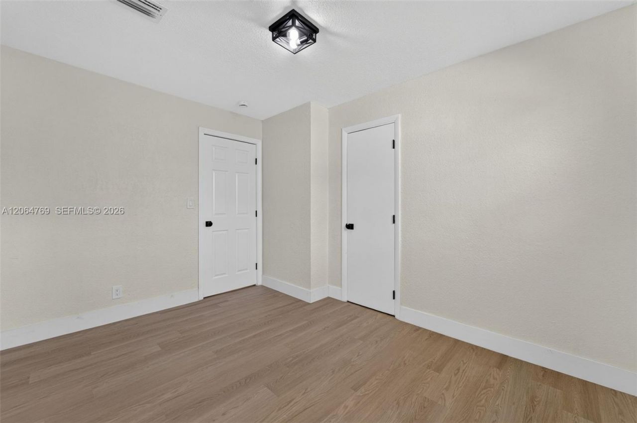1583 NE 152nd St, North Miami Beach, FL 33162 Photo