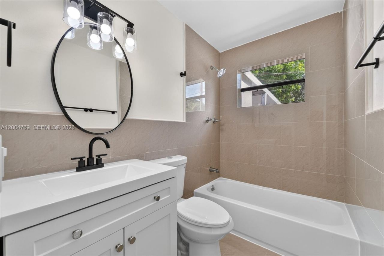 1583 NE 152nd St, North Miami Beach, FL 33162 Photo