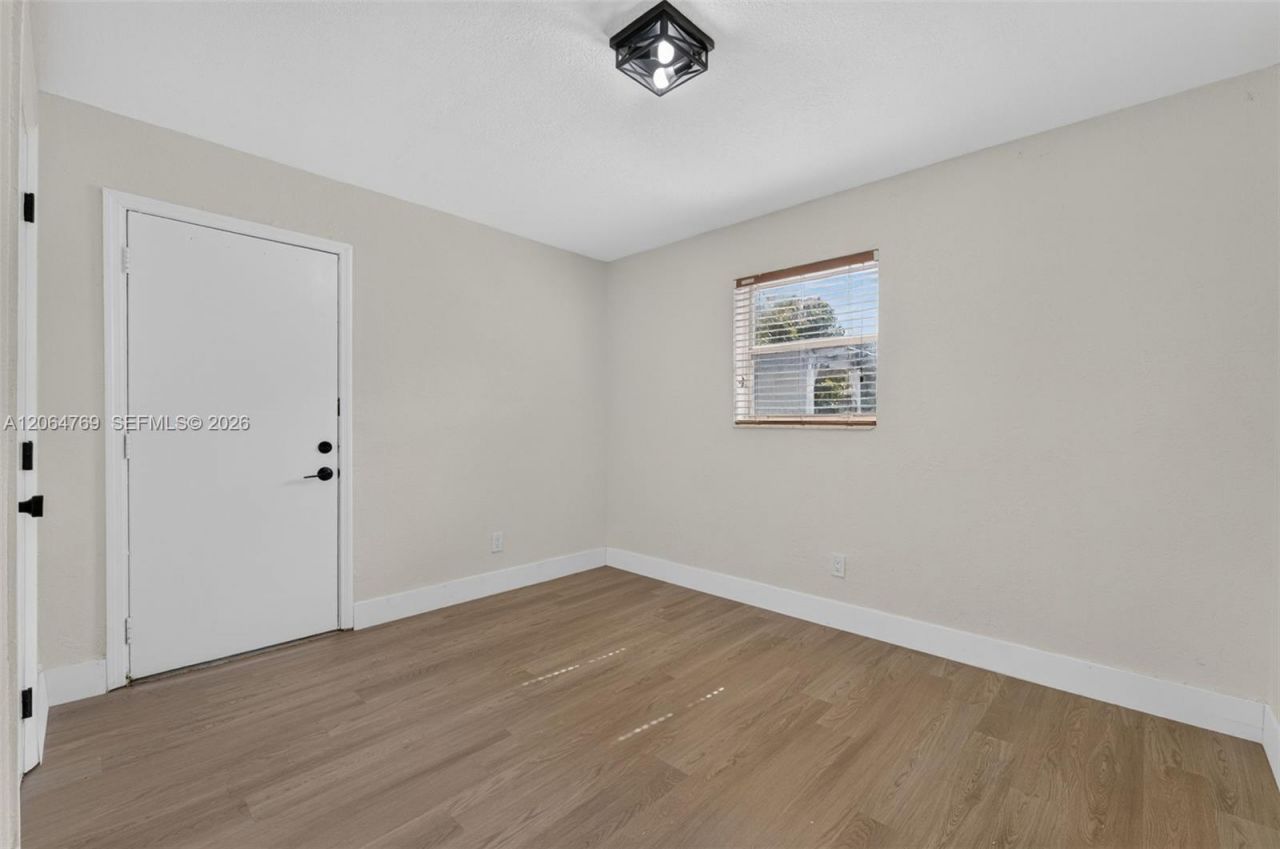 1583 NE 152nd St, North Miami Beach, FL 33162 Photo