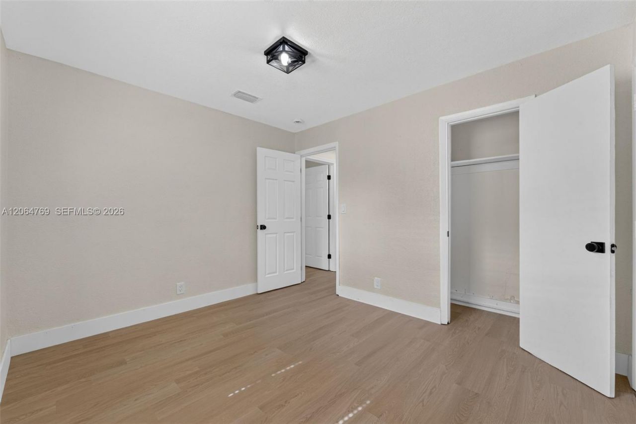 1583 NE 152nd St, North Miami Beach, FL 33162 Photo