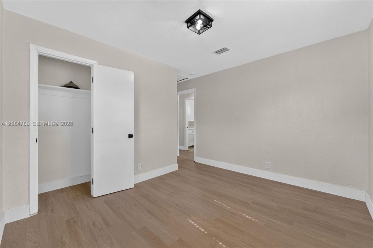 1583 NE 152nd St, North Miami Beach, FL 33162 Photo