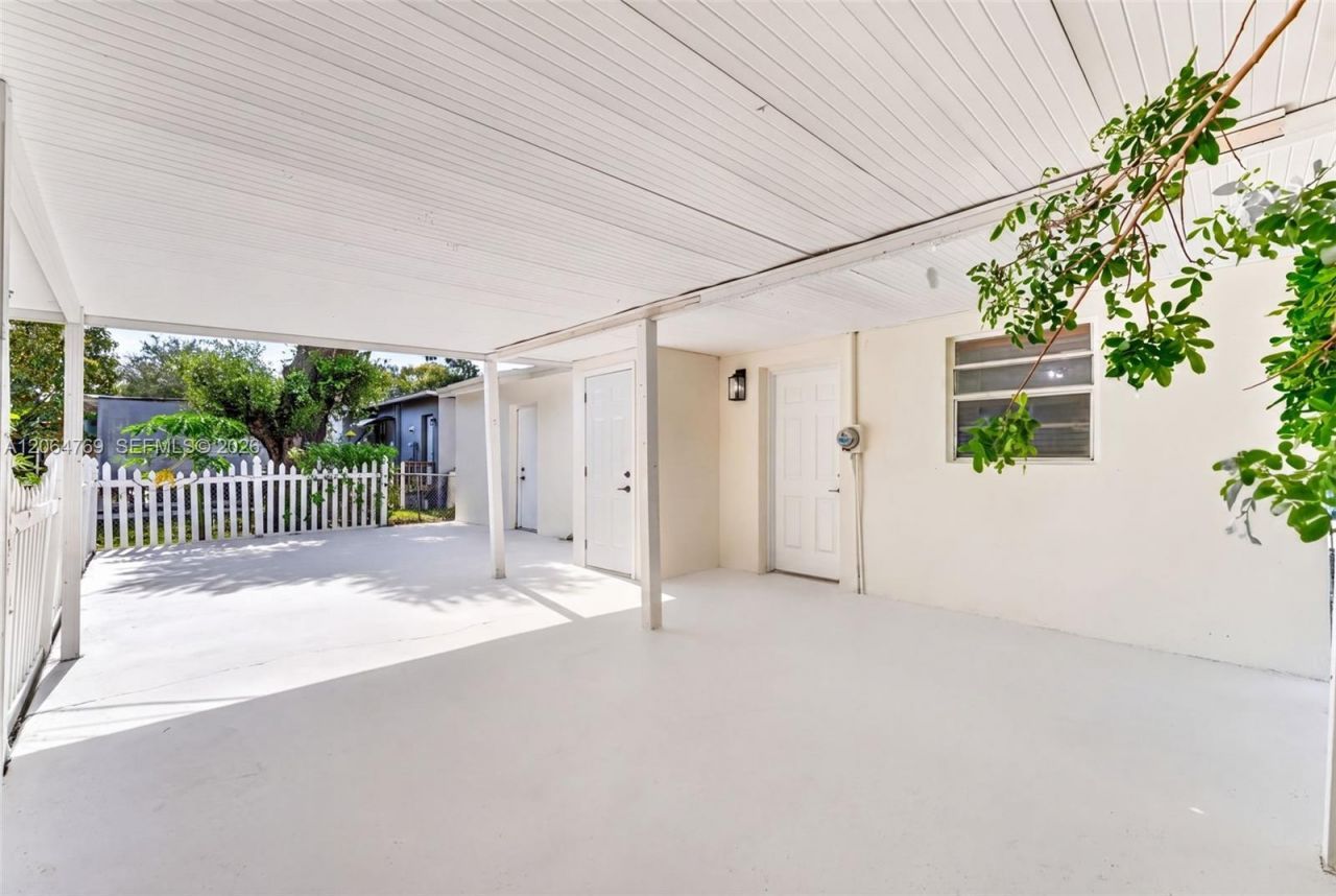 1583 NE 152nd St, North Miami Beach, FL 33162 Photo