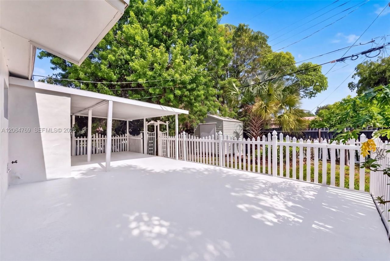 1583 NE 152nd St, North Miami Beach, FL 33162 Photo