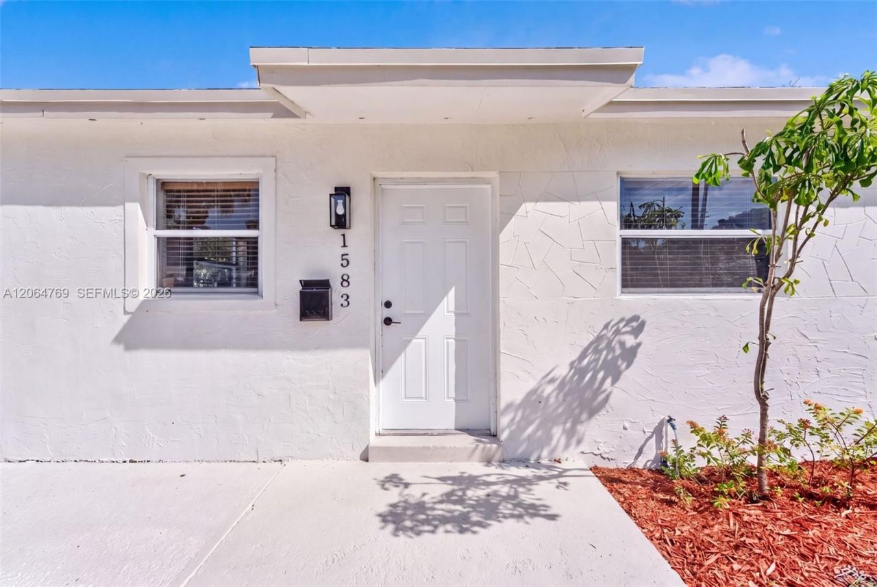 1583 NE 152nd St, North Miami Beach, FL 33162 Photo