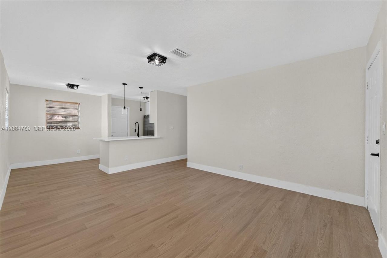1583 NE 152nd St, North Miami Beach, FL 33162 Photo