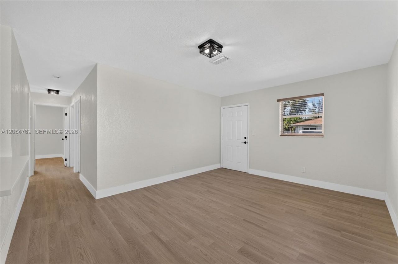 1583 NE 152nd St, North Miami Beach, FL 33162 Photo