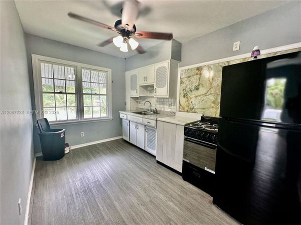 1260 NE 115th St, Unit 4, Miami, FL 33161