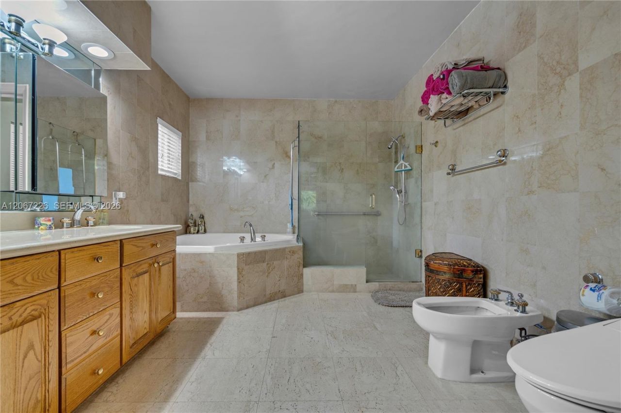 6605 Maynada St , Coral Gables, FL 33146 Photo