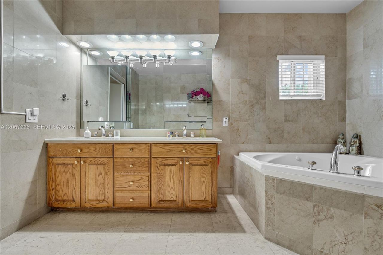 6605 Maynada St , Coral Gables, FL 33146 Photo