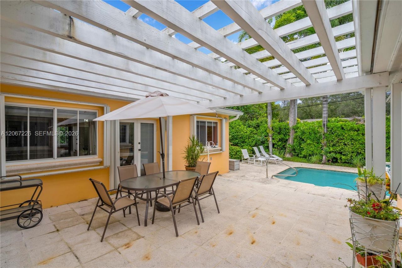 6605 Maynada St , Coral Gables, FL 33146 Photo