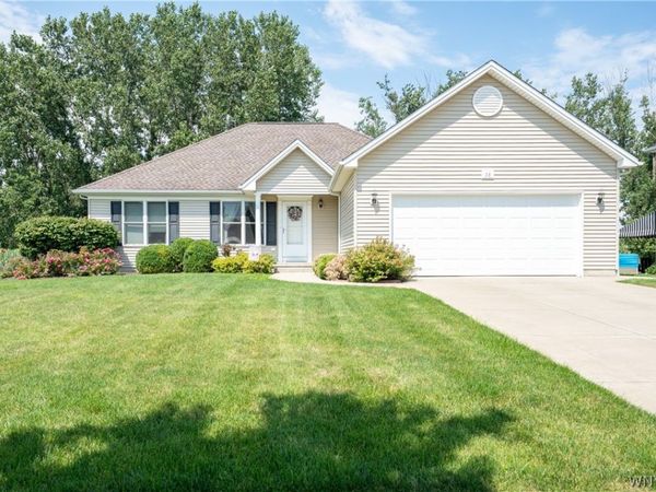 16 Garnet Drive, Buffalo, NY 14227