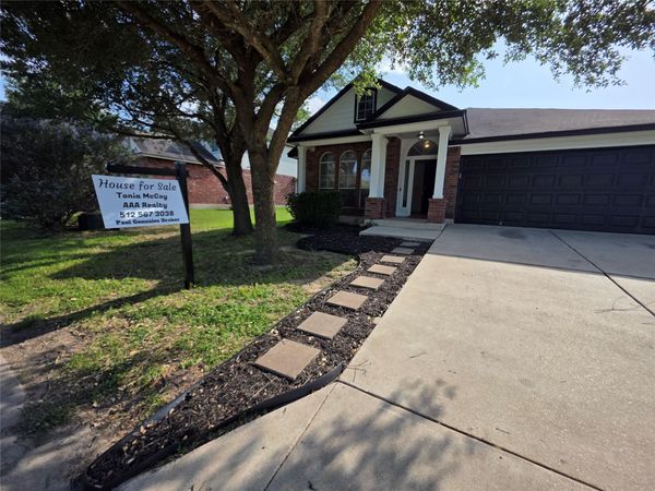 319 Riverwalk DR, Hutto, TX 78634