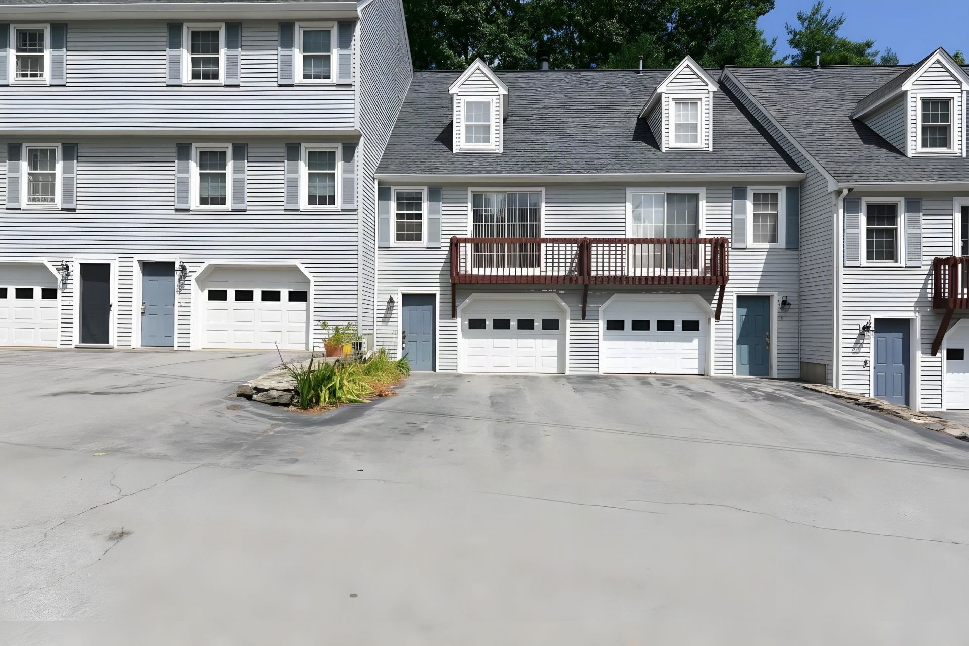8 Hawkstead Hollow, Nashua, NH 03063 Main Photo