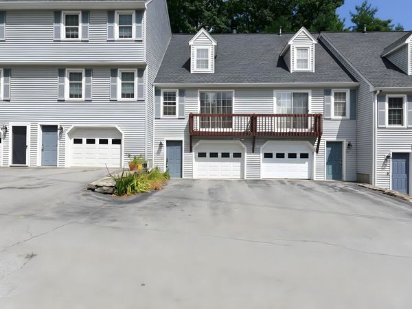 8 Hawkstead Hollow, Nashua, NH 03063