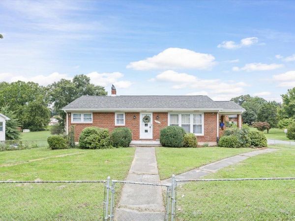3707 Colonial AVE , Roanoke, VA 24018