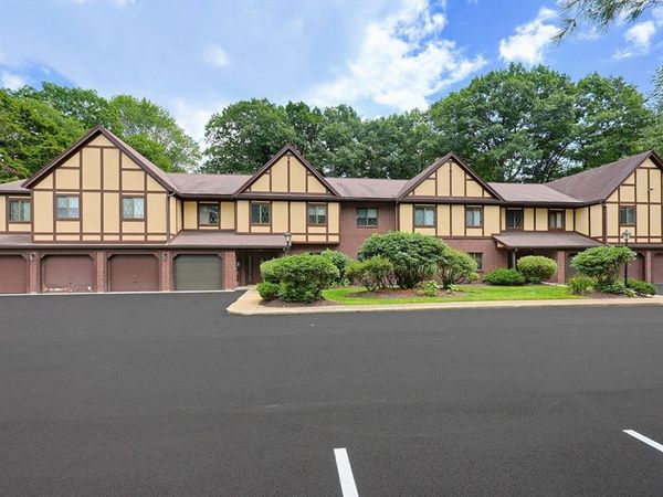 14 Rainbow Pond Dr, Unit B2, Walpole, MA 02081