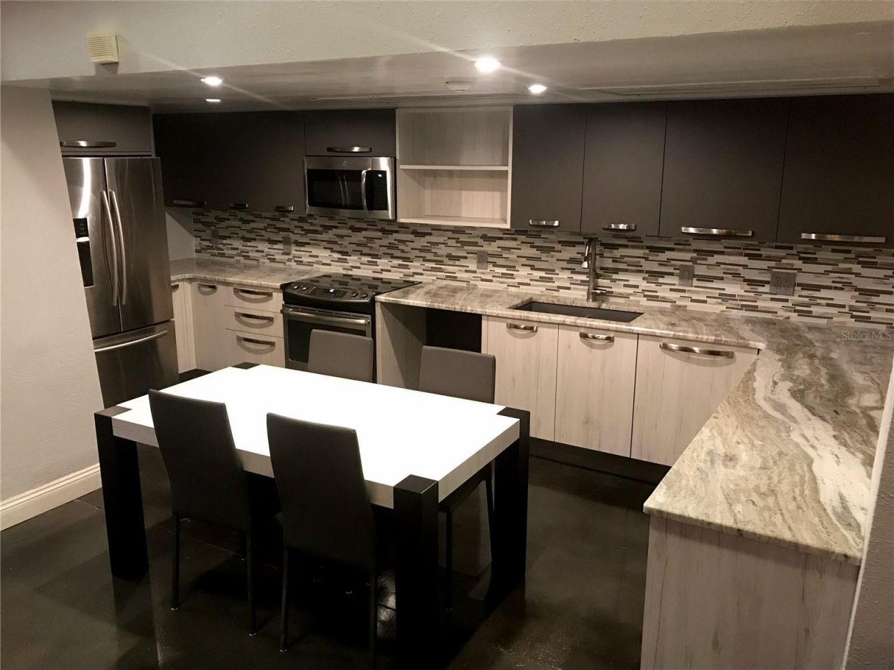 2610 Coconut Bay Ln Lane , Unit 733, Sarasota, FL 34237 Photo