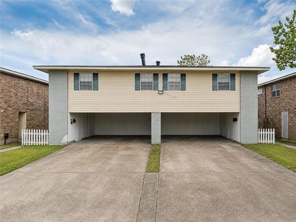 913 W MONTEREY Court , Gretna, LA 70056