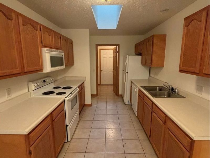 1437 Waters Edge Drive , Akron, OH 44313 Photo 6