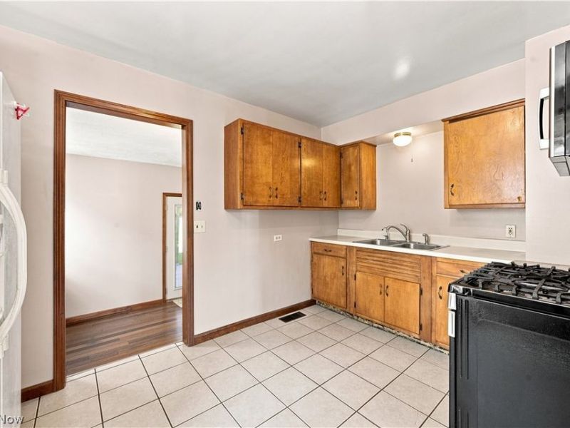 1431 SW Brooklyn Avenue , Canton, OH 44710 Photo 8