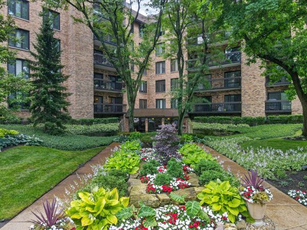 1831 S Mission Hills Road, Unit 106, Northbrook, IL 60062