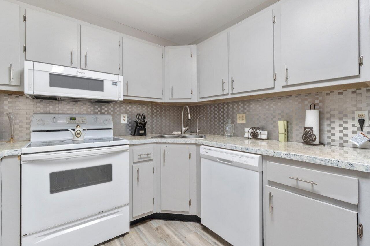 3587 La Playas, Unit B-2, Greenacres, FL 33463 Photo
