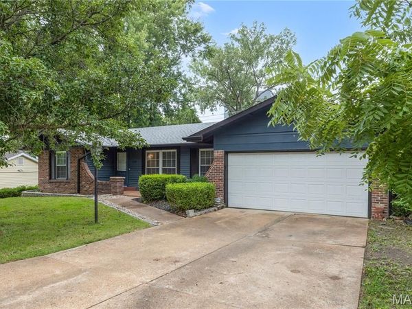 1722 Roth Hill Drive, Maryland Heights, MO 63043