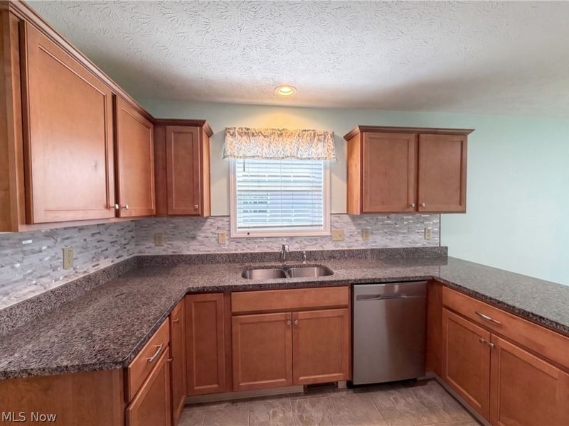 159 Prestwyck Lane , Elyria, OH 44035 Photo 7