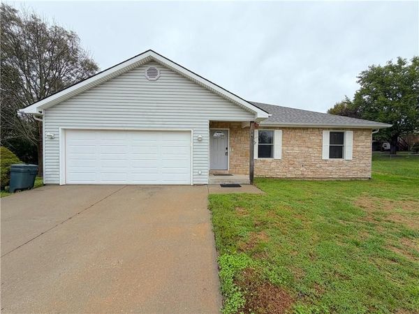 14 Sandi Circle, Dearborn, MO 64439