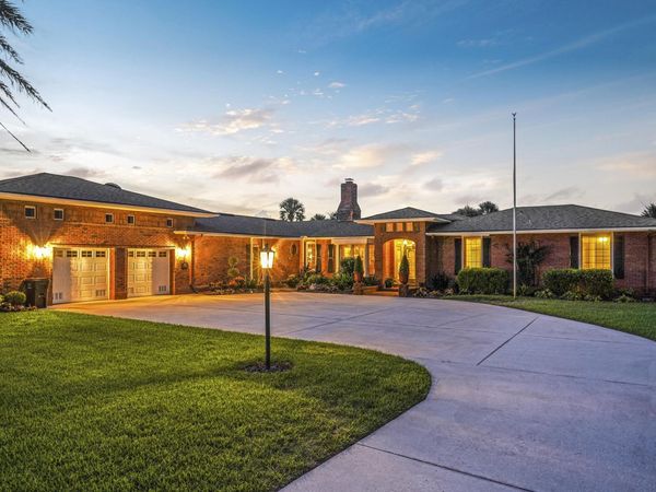 181 Inlet Dr, St Augustine, FL 32080